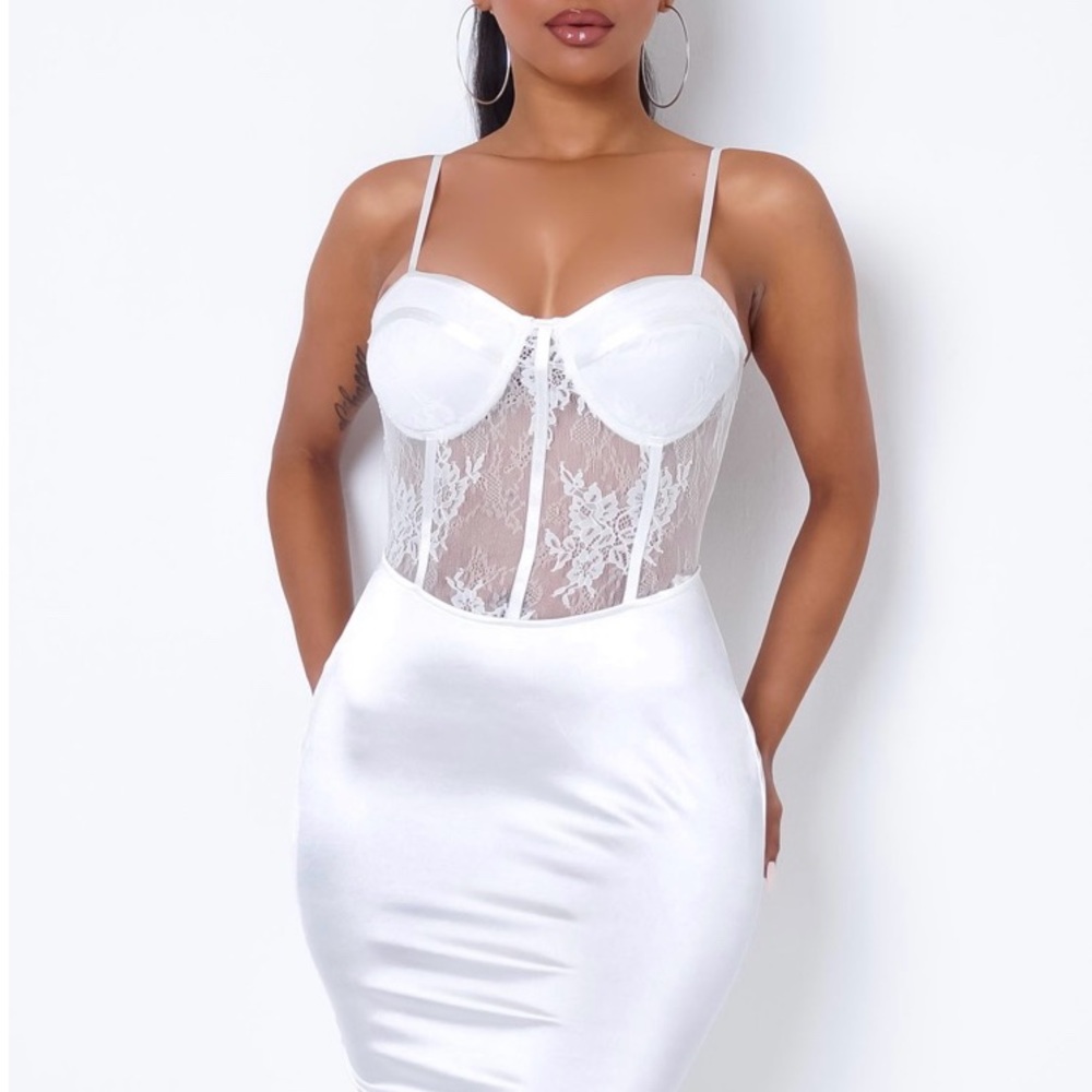 Women’s Clothing - Picture 3 of 16